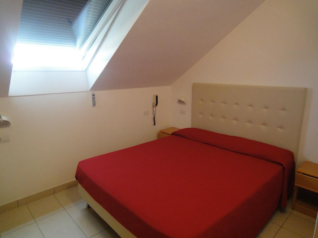 Hotel Matteo Cervia Værelse billede